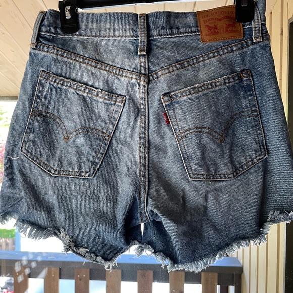 High rise button fly Levi Strauss Denim shorts size 28 - Picture 2 of 2